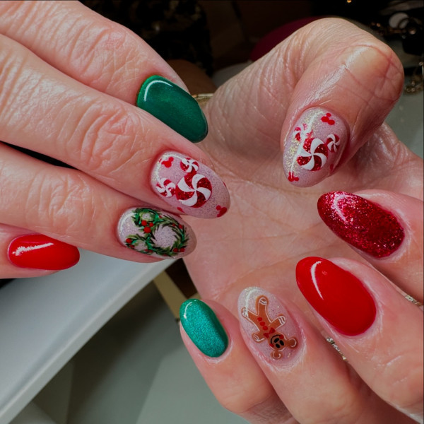 Mixed Christmas Icons Short Ovals Mixed Christmas Icons Short Ovals — Christmas Nail Art 2026