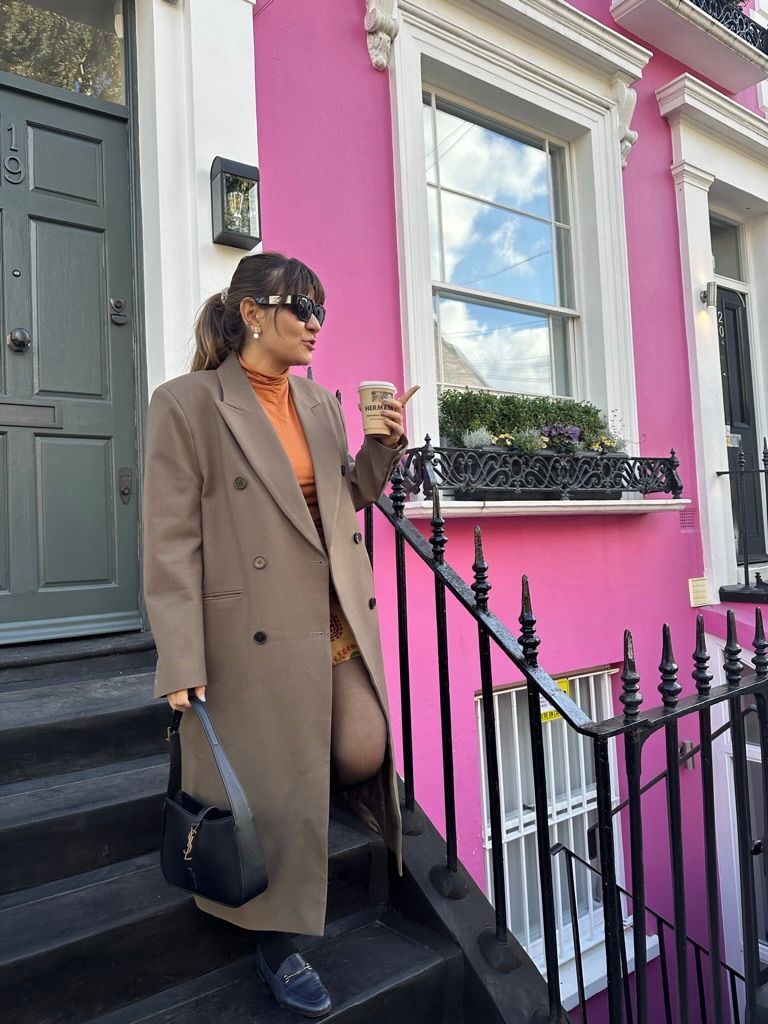 Oversized Brown Coat with Orange Turtleneck and Patterned Skirt Oversized Brown Coat with Orange Turtleneck and Patterned Skirt — Brown Coat Outfits 2027
