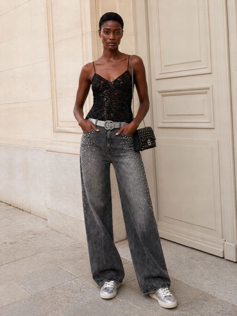 Glamorous Evening Look with Embellished Jeans and Sequins Glamorous Evening Look with Embellished Jeans and Sequins — Golden Goose Outfits 2027