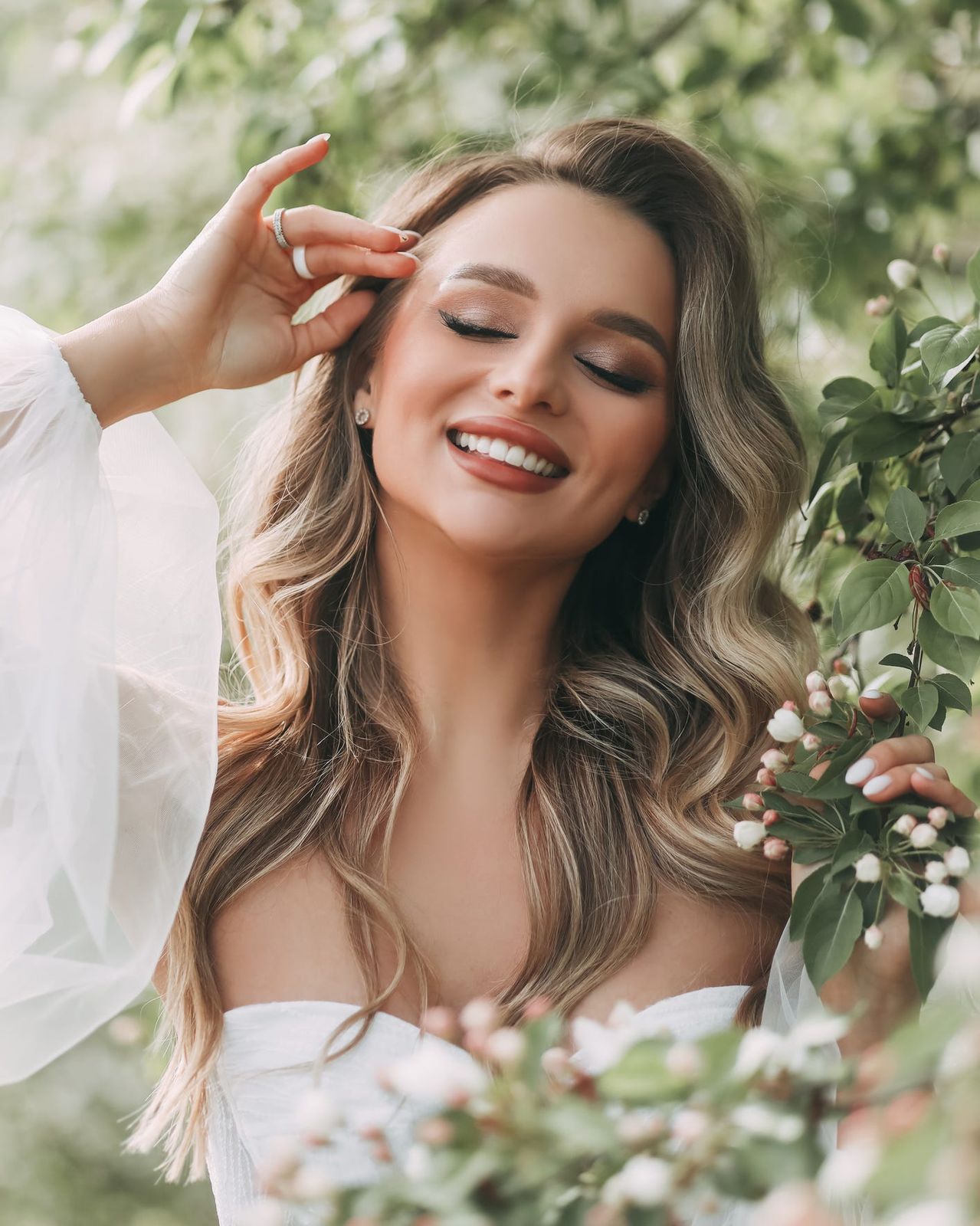 Effortless Collarbone Waves Effortless Collarbone Waves — Down Photoshoot Hairstyles 2027