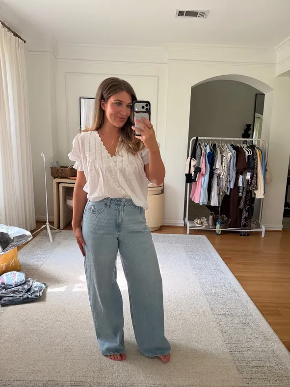 Casual Abercrombie's Peasant Blouse and Wide-Leg Jeans Casual Abercrombie's Peasant Blouse and Wide-Leg Jeans — Abercrombie Outfits 2027