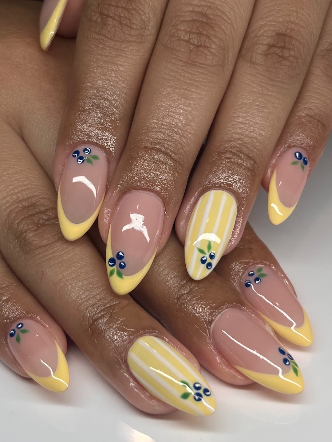 Blueberry Motif Yellow Stripe Nails Blueberry Motif Yellow Stripe Nails — Spring Acrylic Nails 2027