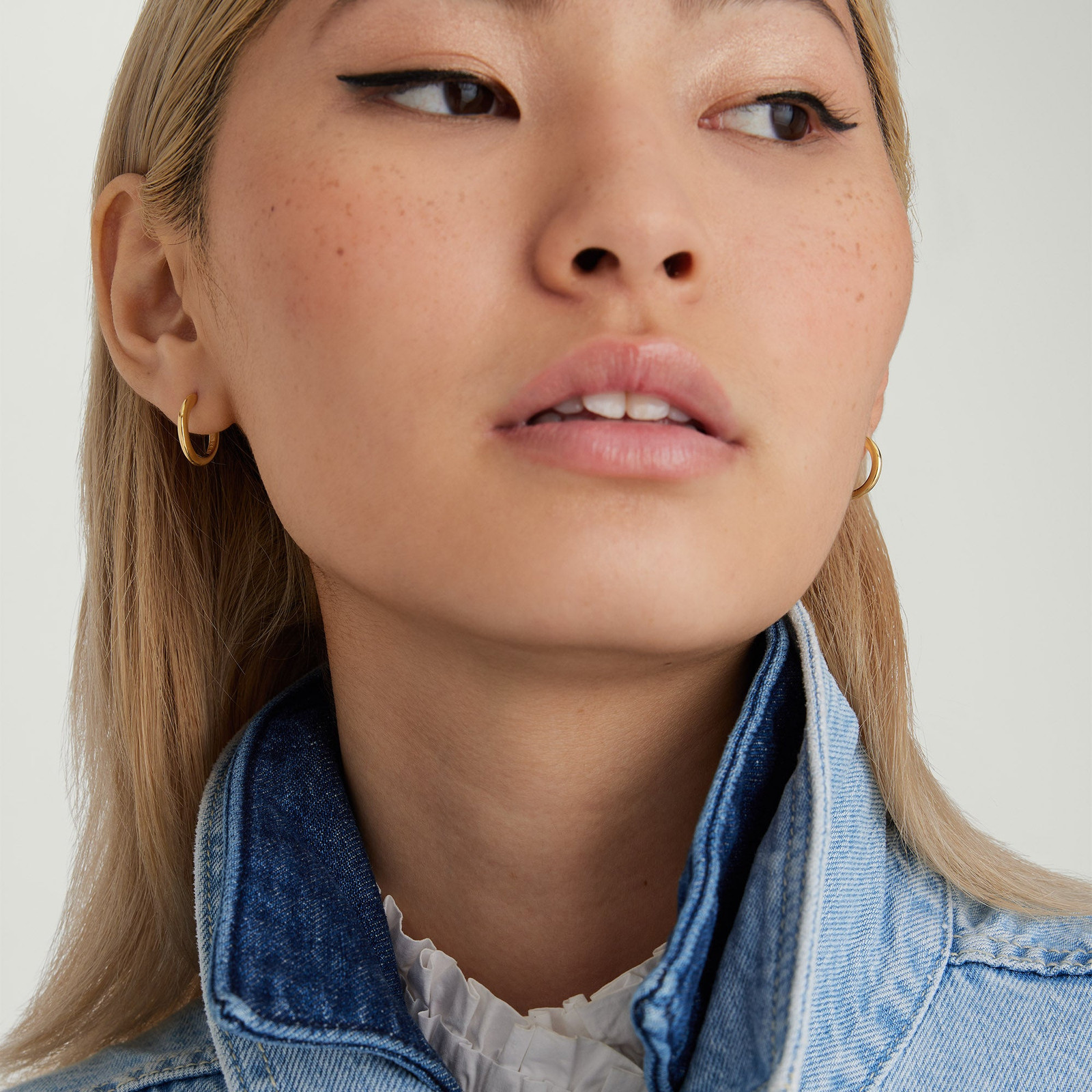 Medium Tube Hoops for a Sleek, Modern Look Medium Tube Hoops for a Sleek, Modern Look — Hoop Earrings 2027