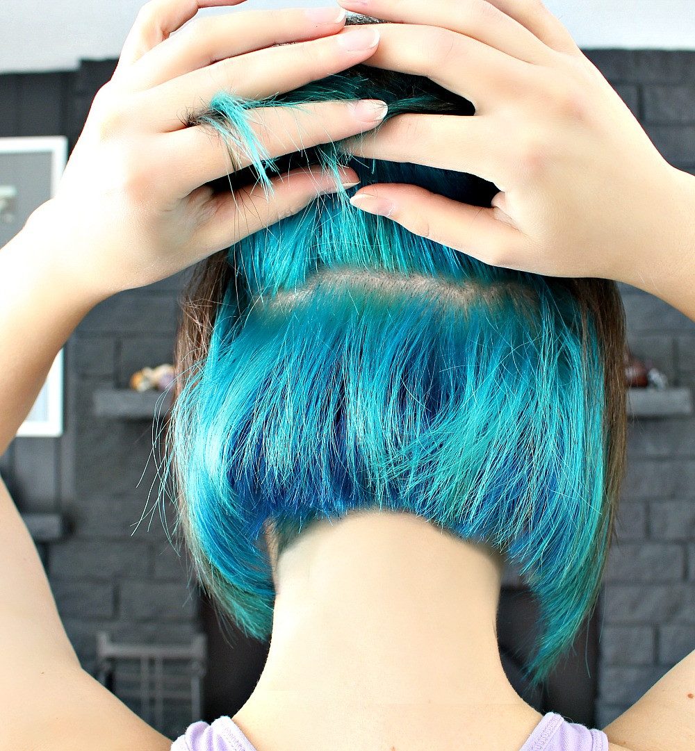 Dark Brown Bob With Turquoise Dip Dye Dark Brown Bob With Turquoise Dip Dye — Dip Dye Bob 2027