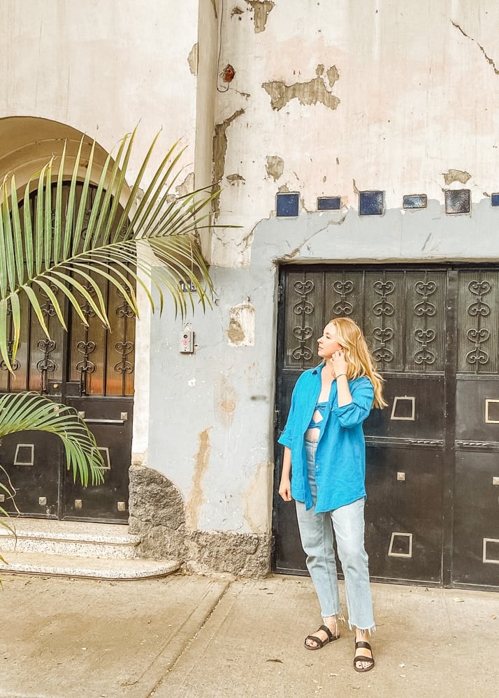 Bright Blue Oversized Linen Button-Down Over Light Denim Jeans Bright Blue Oversized Linen Button-Down Over Light Denim Jeans — Mexico City Outfits 2027