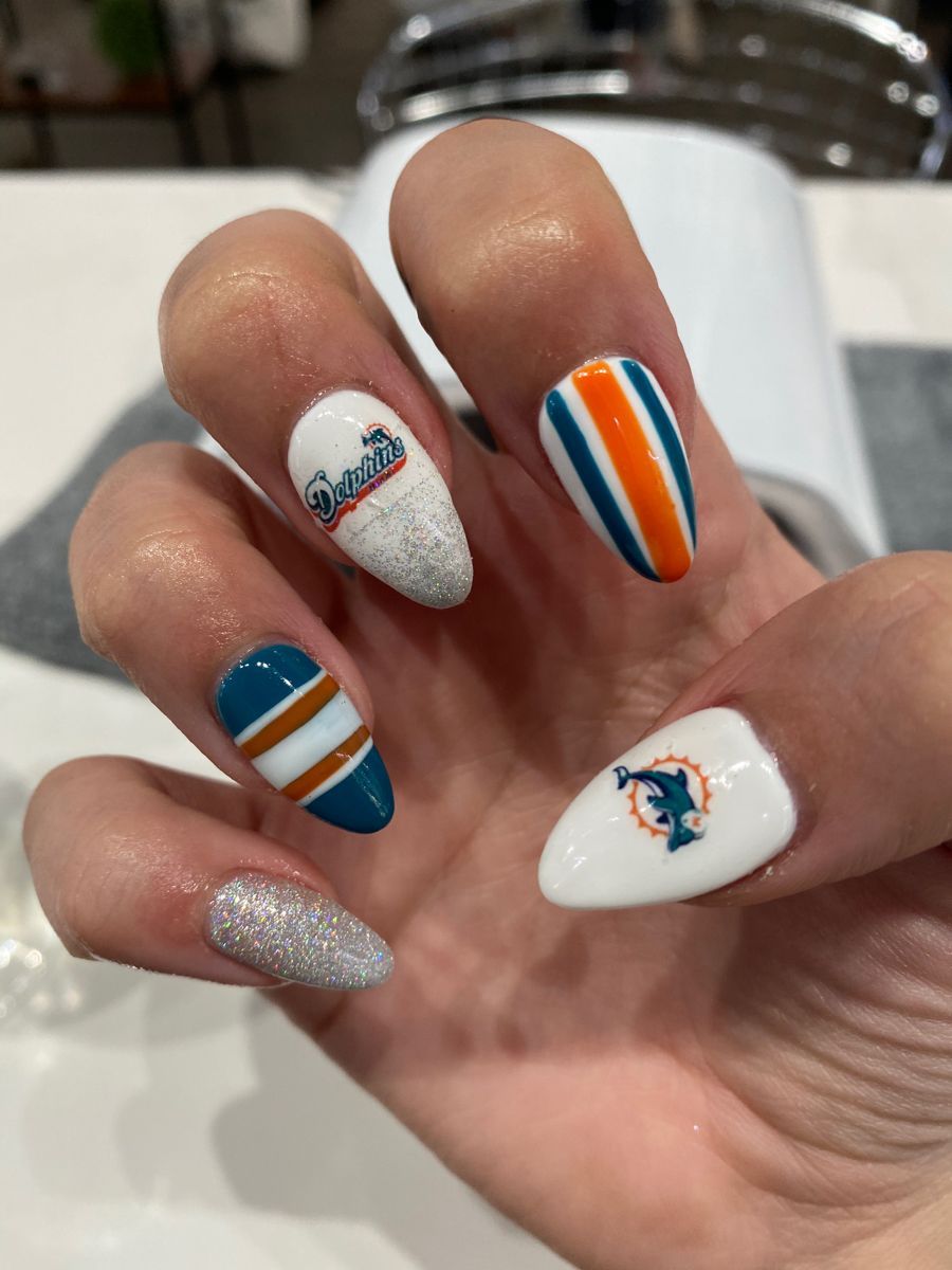 Glossy With Glitter Accents Visual Idea Glossy With Glitter Accents Visual Idea — Miami Nails 2027