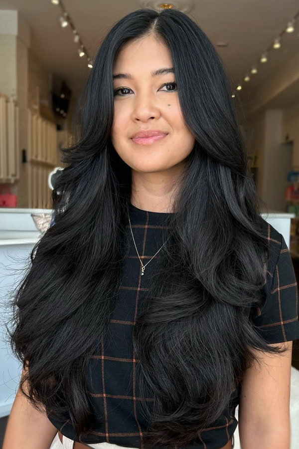 Mid-Back Waves With Blonde Balayage Mid-Back Waves With Blonde Balayage — Face Framing Layers 2027