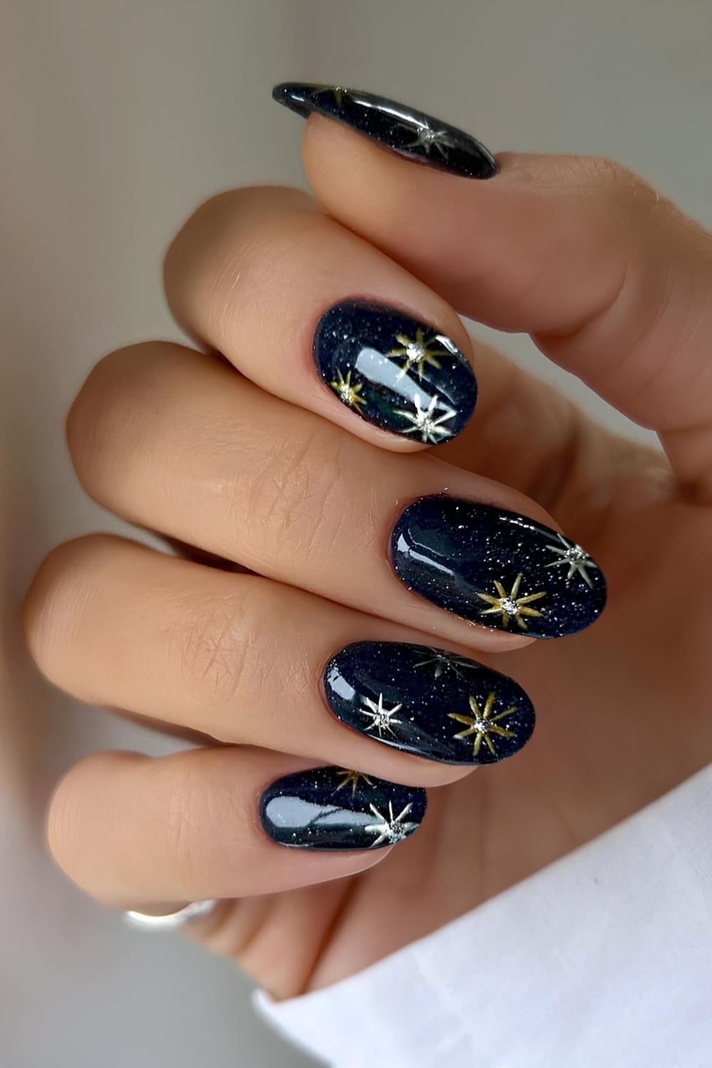 Dark Glitter Blue Starburst Stilettos Dark Glitter Blue Starburst Stilettos — Blue Christmas Nails 2026