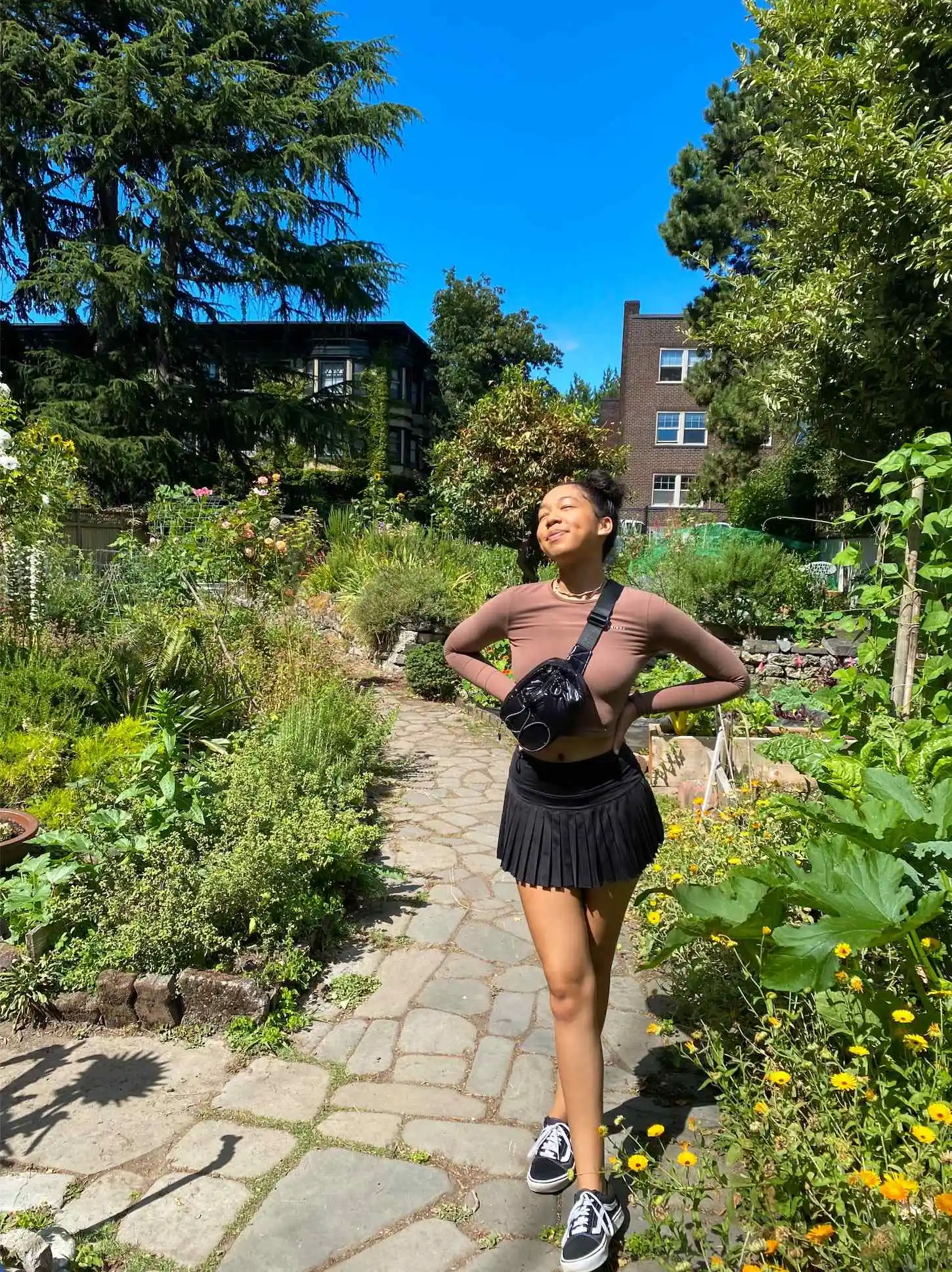 Cropped Top with Pleated Mini Skirt for a Chic Look Cropped Top with Pleated Mini Skirt for a Chic Look — Sporty Chic Outfits 2027