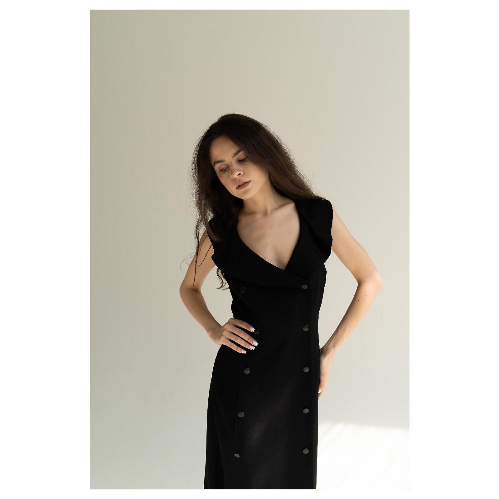 Black Viscose Maxi Dress with Deep V-Neck and Button Front for Cruise Elegance Black Viscose Maxi Dress with Deep V-Neck and Button Front for Cruise Elegance — Cruise Dinner Dress 2027