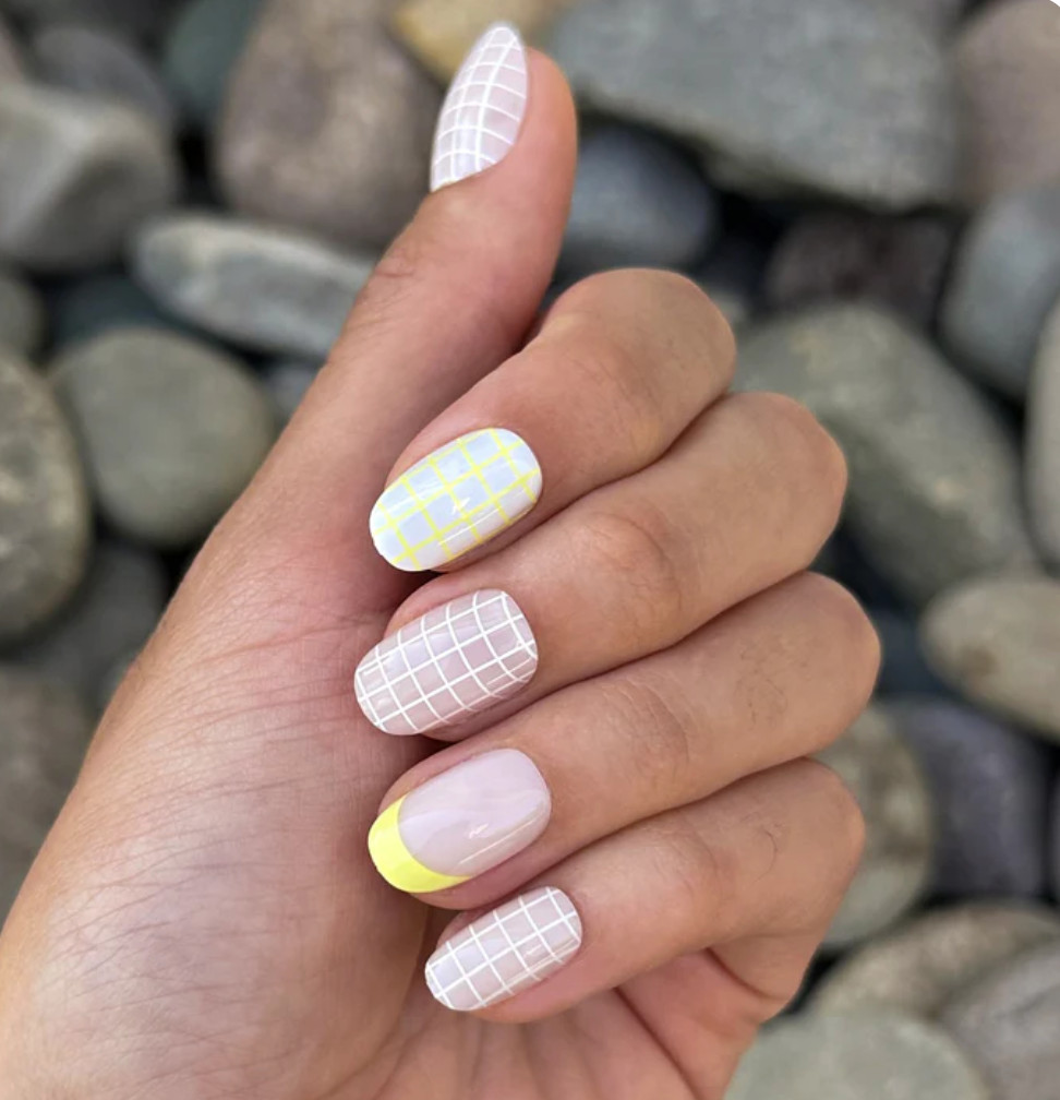 Subtle Grid With Yellow French Tips Subtle Grid With Yellow French Tips — Tennis Nails Team Colors 2027