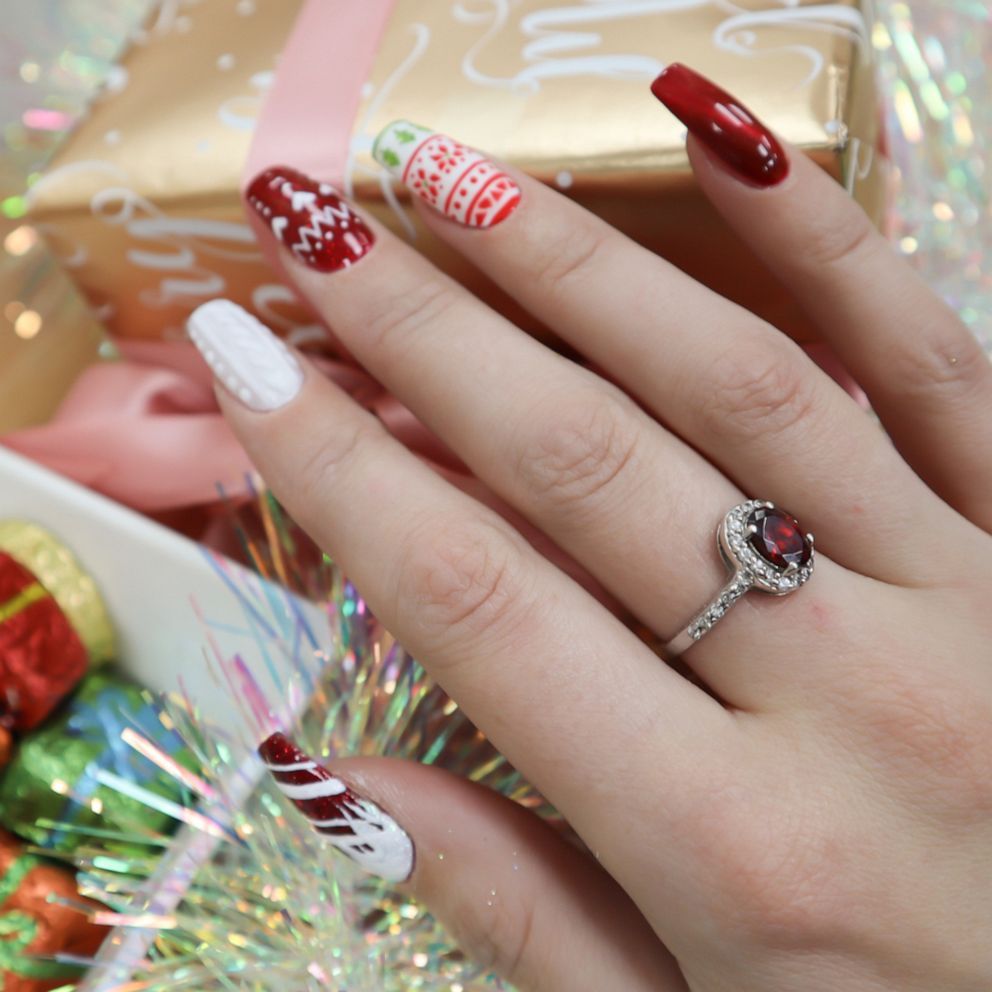These Christmas sweater nails will get you in the holiday spirit - ABC News