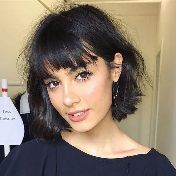 Dark Brown Wavy Bob With Full Fringe Dark Brown Wavy Bob With Full Fringe — Hairstyles 2027 for College