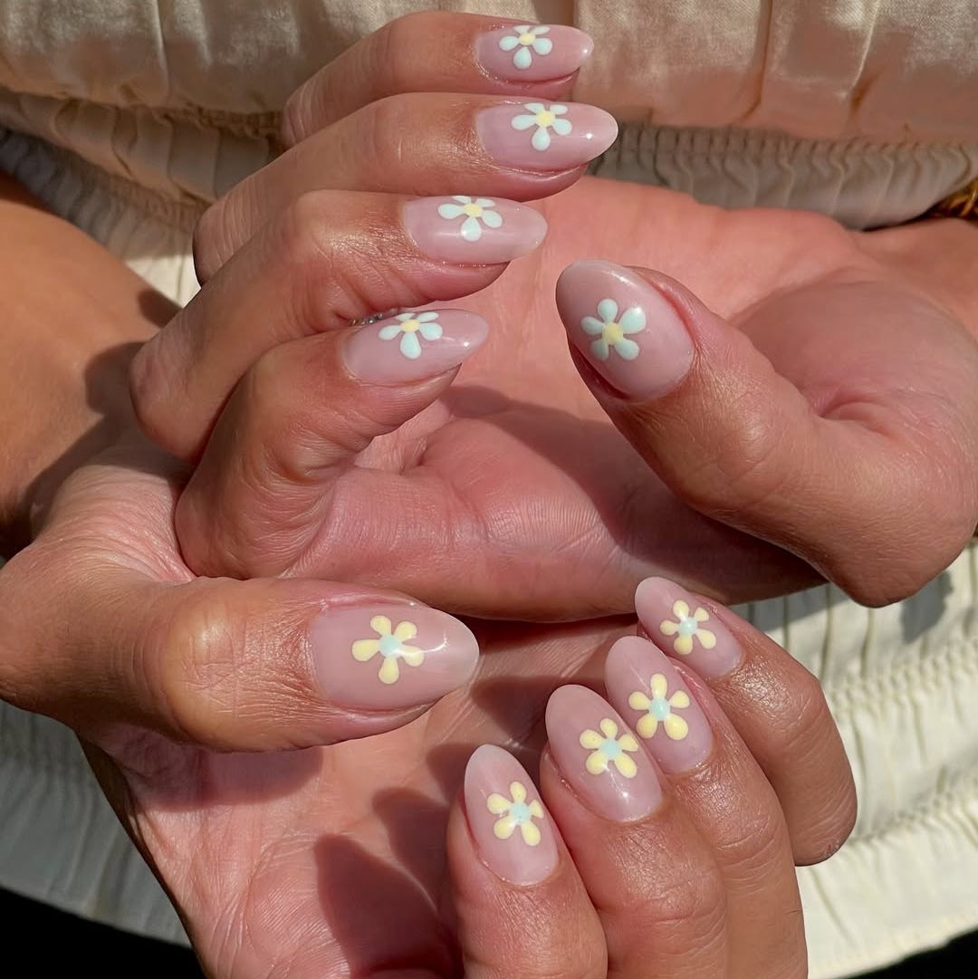 Pastel Flower Short Almond Nails Pastel Flower Short Almond Nails — Nails 2027 for Short Fingers