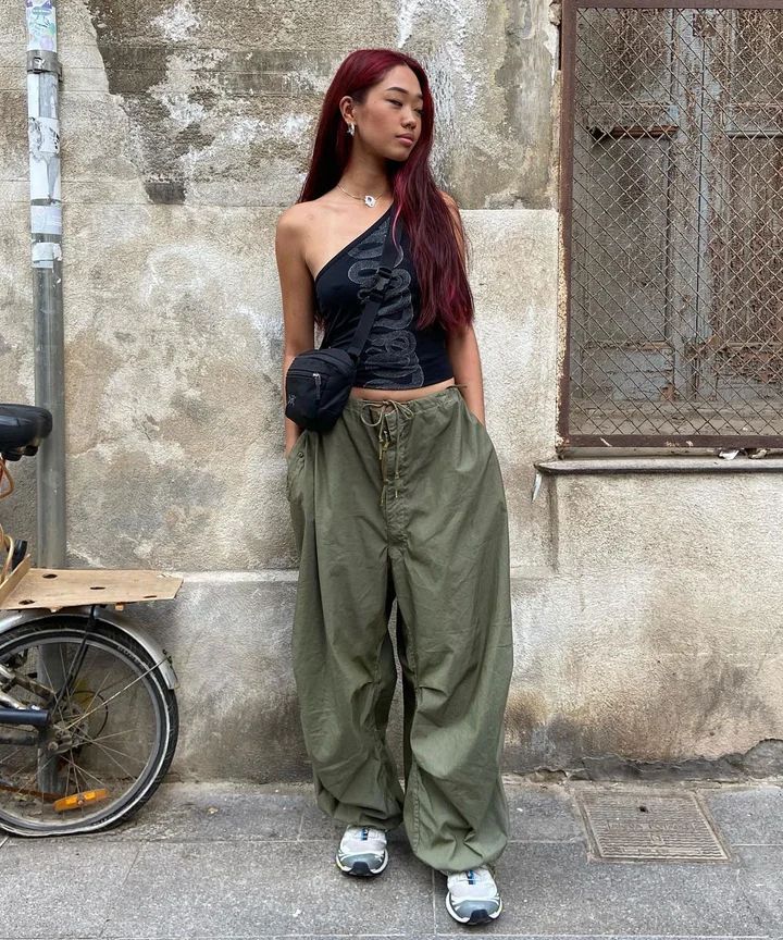 Oversized Olive Cargos with One-Shoulder Top and Fanny Pack Oversized Olive Cargos with One-Shoulder Top and Fanny Pack — Khaki Cargo Pants Outfits 2027
