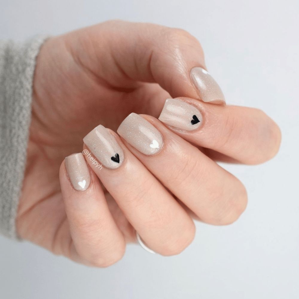 Casual Everyday Visual Idea Casual Everyday Visual Idea — Minimal Line Art Nails 2027