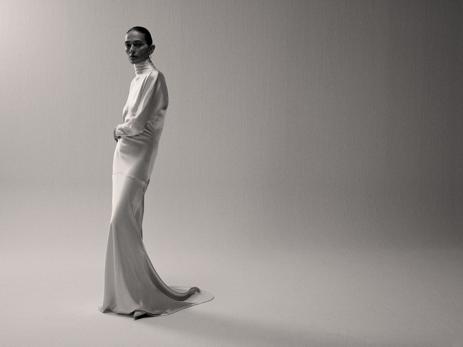 Classic Lace Ensemble: Voluminous Skirt and Long Sleeves — Wedding Dress Trends 2027