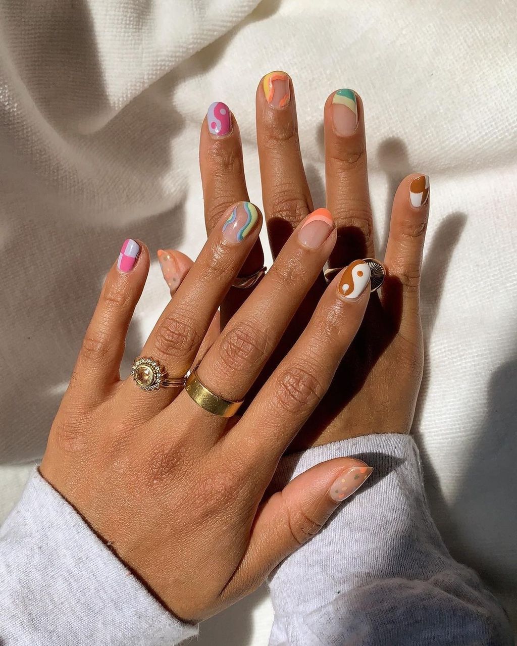 Visual Idea — Both Hands Display Short Retail Nails 2027