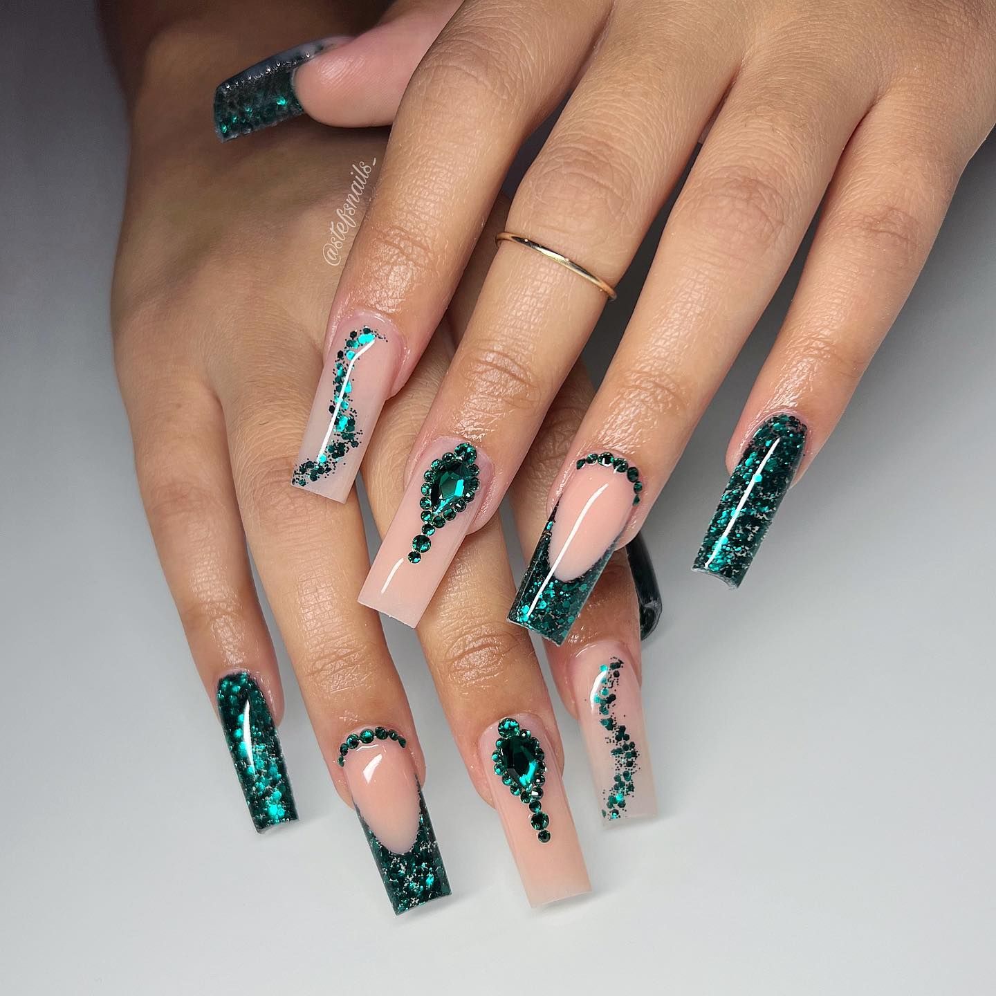 Dazzling Emerald Glitter French Square Nails Dazzling Emerald Glitter French Square Nails — Emerald Prom Nails 2027
