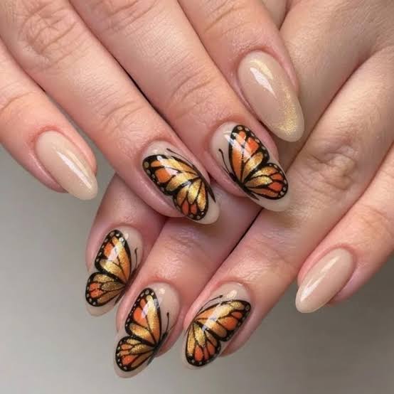 Detailed Orange and Black Butterfly Art Detailed Orange and Black Butterfly Art — Short Butterfly Round Nails 2027