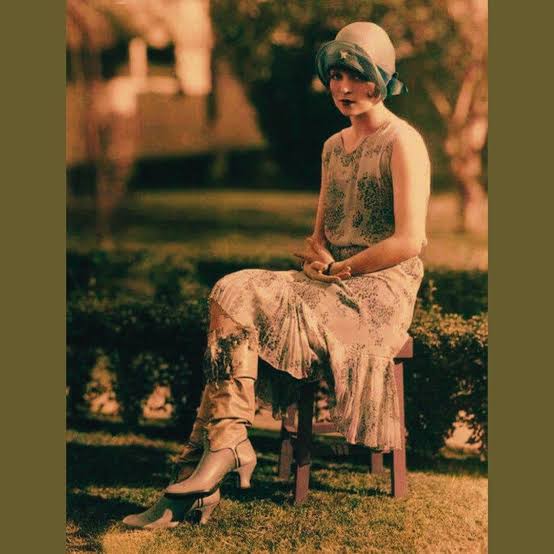 Authentic 1920s Flapper Dress with Cloche Hat Authentic 1920s Flapper Dress with Cloche Hat — Charleston Outfits 2027