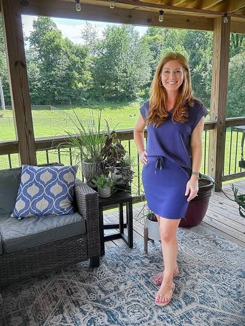 Fitted Blue Jersey Dress: Simple Summer Silhouette Fitted Blue Jersey Dress: Simple Summer Silhouette — Summer Outfits 2027