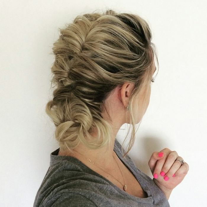Face-Framing Curtain Bangs With Waves Face-Framing Curtain Bangs With Waves — Hairstyles 2027 for Dirty Hair