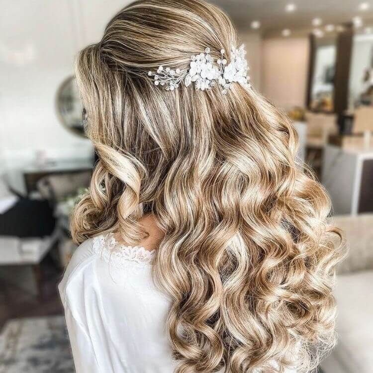 Light Blonde With Subtle Highlights Visual Idea Light Blonde With Subtle Highlights Visual Idea — Loose Wedding Hairstyles 2027
