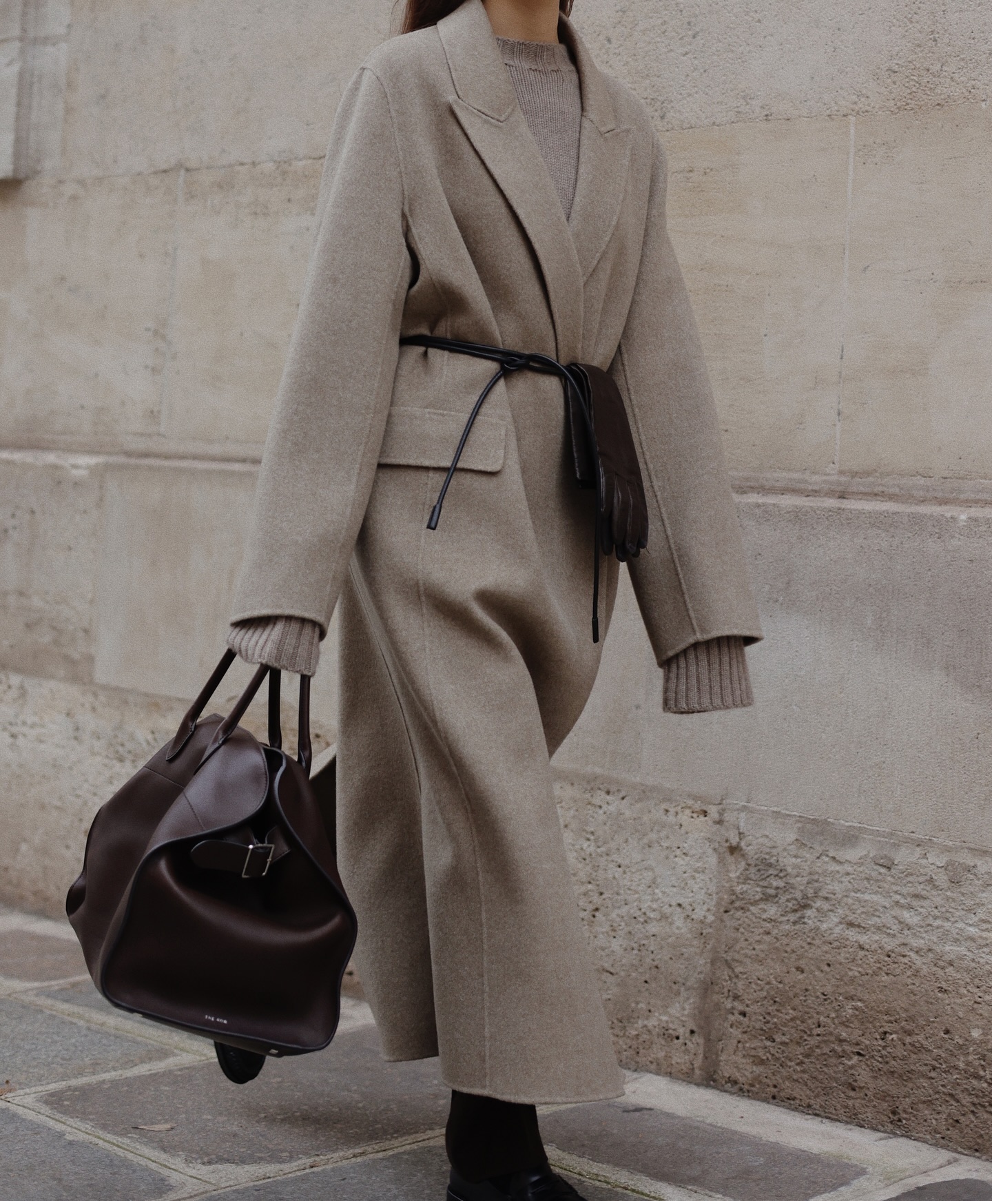 Chic Everyday Look with a Long Wool Coat and Leather Accessories Chic Everyday Look with a Long Wool Coat and Leather Accessories — Winter Accessories Outfits 2027