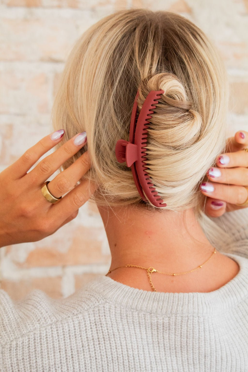 Blonde Base Visual Idea Blonde Base Visual Idea — Claw Clip Twist Hairstyles 2027