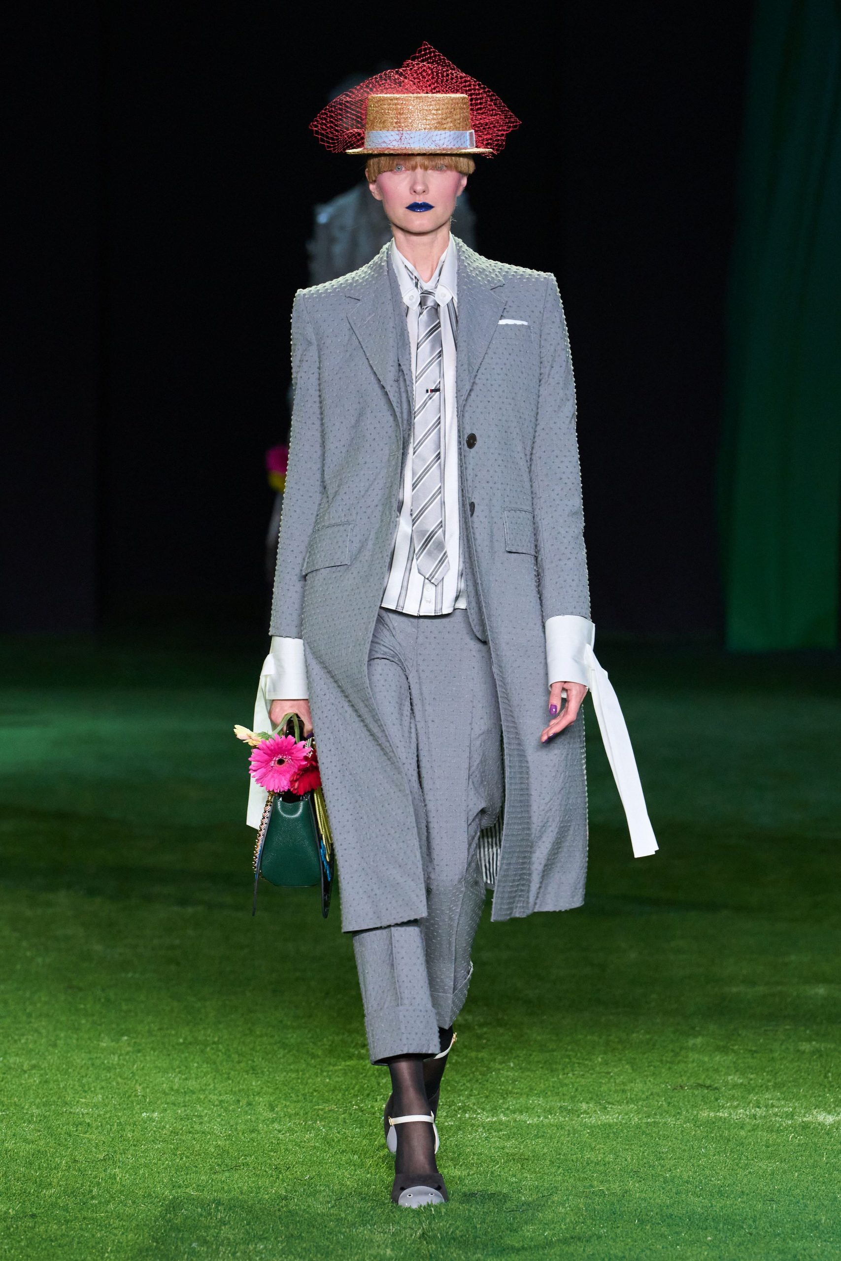 Oversized Grey Suit for Modern Business Travel Oversized Grey Suit for Modern Business Travel — Business Trip Outfits 2027