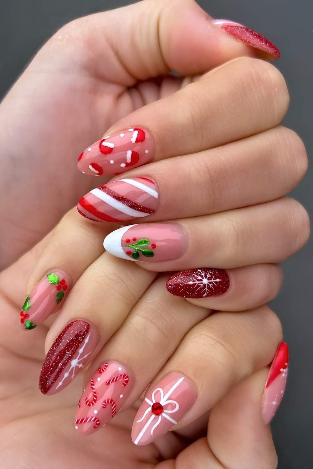 Festive Motif Medium Almonds with Glitter Festive Motif Medium Almonds with Glitter — Christmas Nail Art 2026
