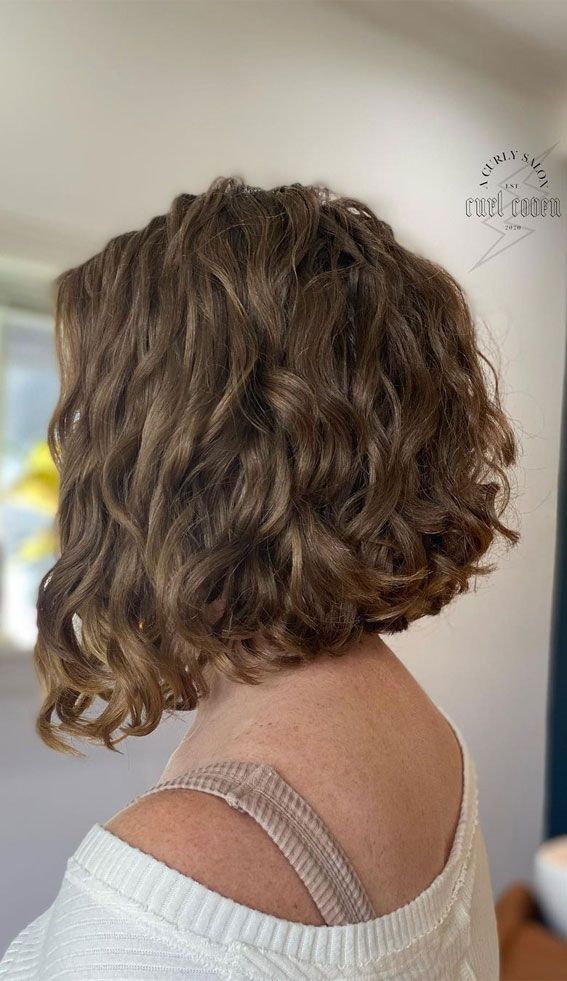Bob Layers Visual Idea — Loose Curly Hairstyles 2027