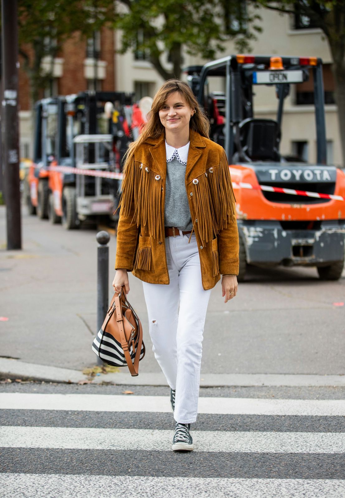 Street Style Statement: Brown Fringe Jacket with Ripped Jeans Street Style Statement: Brown Fringe Jacket with Ripped Jeans — Fringe Jacket Outfits 2027