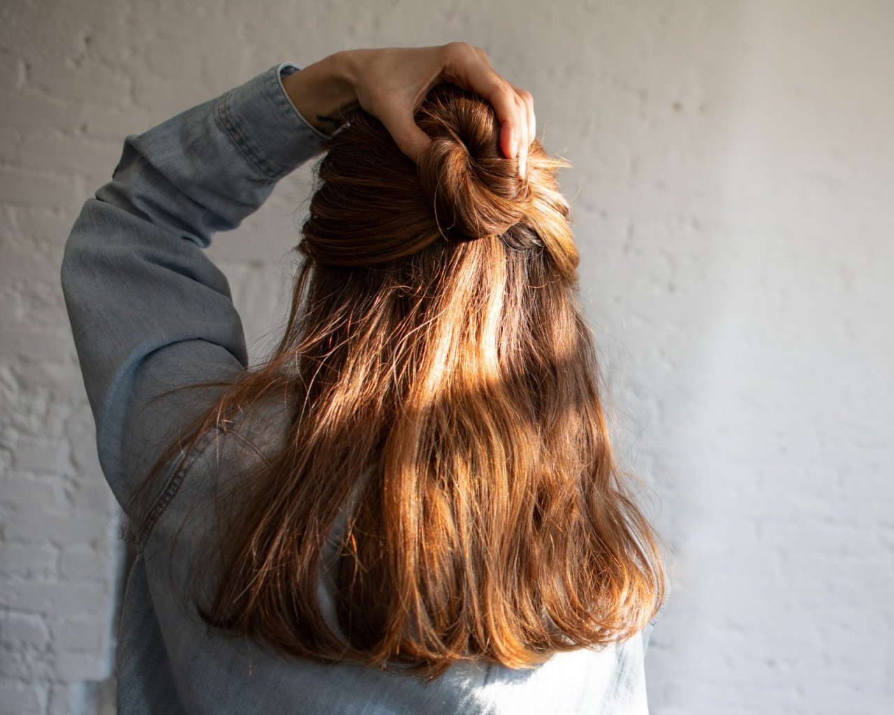 Warm Brown Half-Up Bun With Face-Framing Strands Warm Brown Half-Up Bun With Face-Framing Strands — Second Day Hairstyles 2027