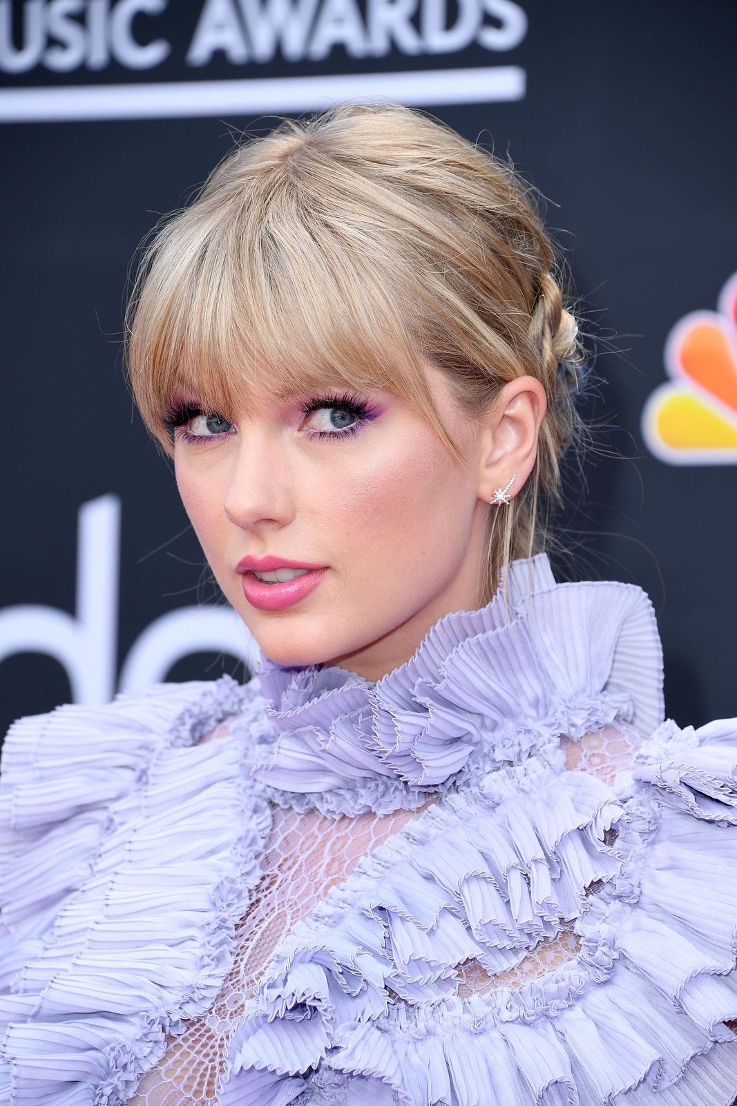 Fine Blonde Waves With Curtain Bangs Fine Blonde Waves With Curtain Bangs — Wedding Bangs 2027