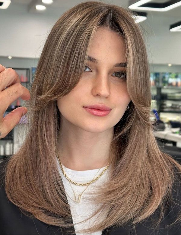 Collarbone Visual Idea Collarbone Visual Idea — Hairstyles 2027 for Square Faces