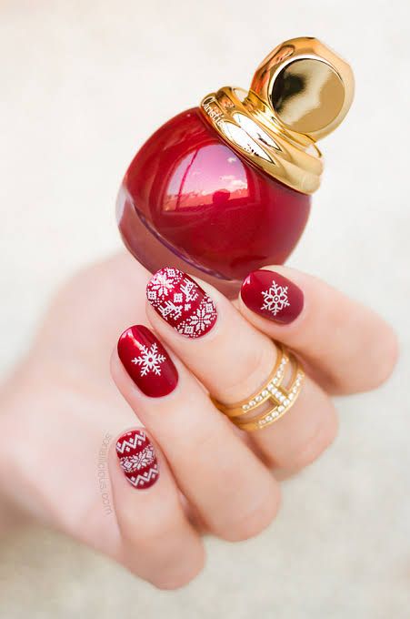 Winter Christmas Visual Idea — Christmas Sweater Nails 2026