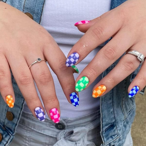 Multi-Color Checkered Medium Oval Nails Multi-Color Checkered Medium Oval Nails — Rainbow Checkered Nails 2027
