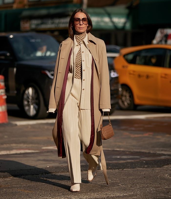 Sophisticated City Winter Style with a Burgundy Scarf and White Boots Sophisticated City Winter Style with a Burgundy Scarf and White Boots — Winter Accessories Outfits 2027