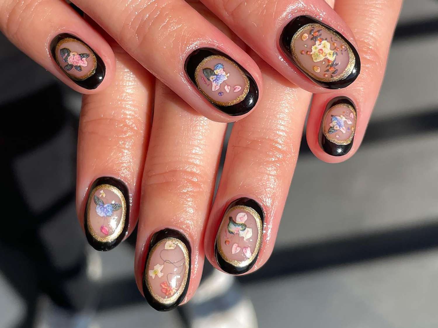 Visual Idea — The Nail Bed Has A Nude Base Visual Idea — The Nail Bed Has A Nude Base — Floral Round Nails 2027