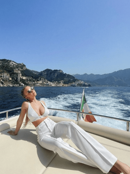 Effortless All-White Linen Ensemble for Daytime Yachting Effortless All-White Linen Ensemble for Daytime Yachting — Yacht Outfits 2027