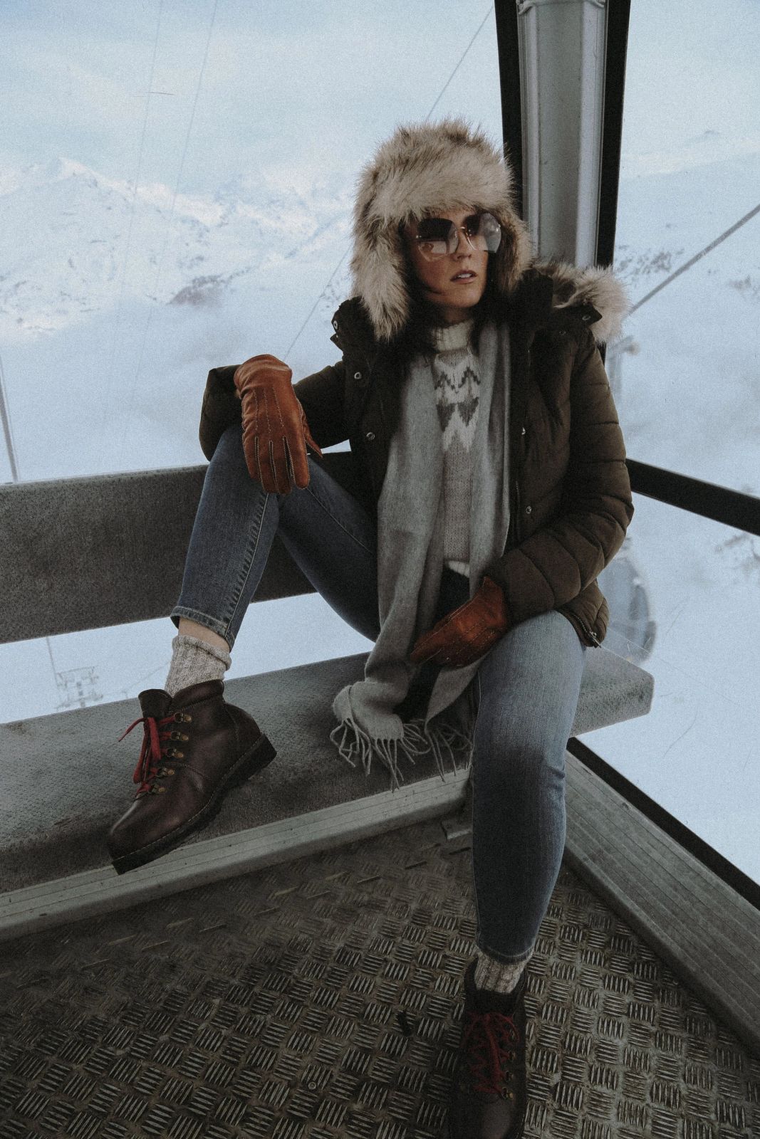 Olive Puffer Jacket with Fur Hood for Travel Comfort Olive Puffer Jacket with Fur Hood for Travel Comfort — Winter Outfits Warm Climate 2027