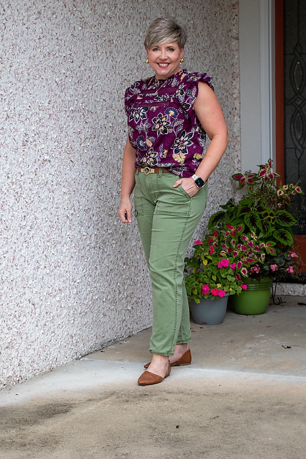 Green Cargo Pants with Floral Top and Flats Green Cargo Pants with Floral Top and Flats — Cargo Pants Outfits 2027