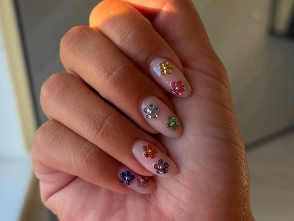 Floral Rhinestone Almond Nails Floral Rhinestone Almond Nails — Crystal Rhinestone Nails 2027