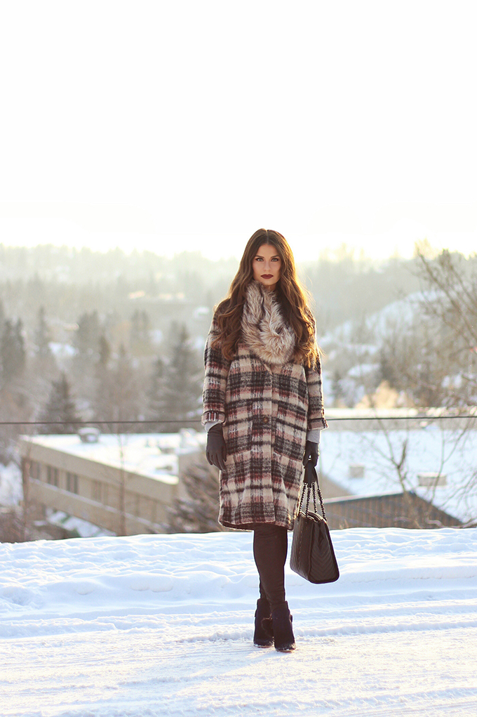 Plaid Wool Coat with Faux Fur Collar for Chic Winter Outdoor Style — Snow Outfits 2027