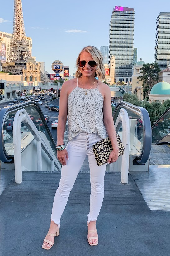 All-White Skinny Jeans for Casual Vegas Sightseeing All-White Skinny Jeans for Casual Vegas Sightseeing — Vegas Outfits 2027