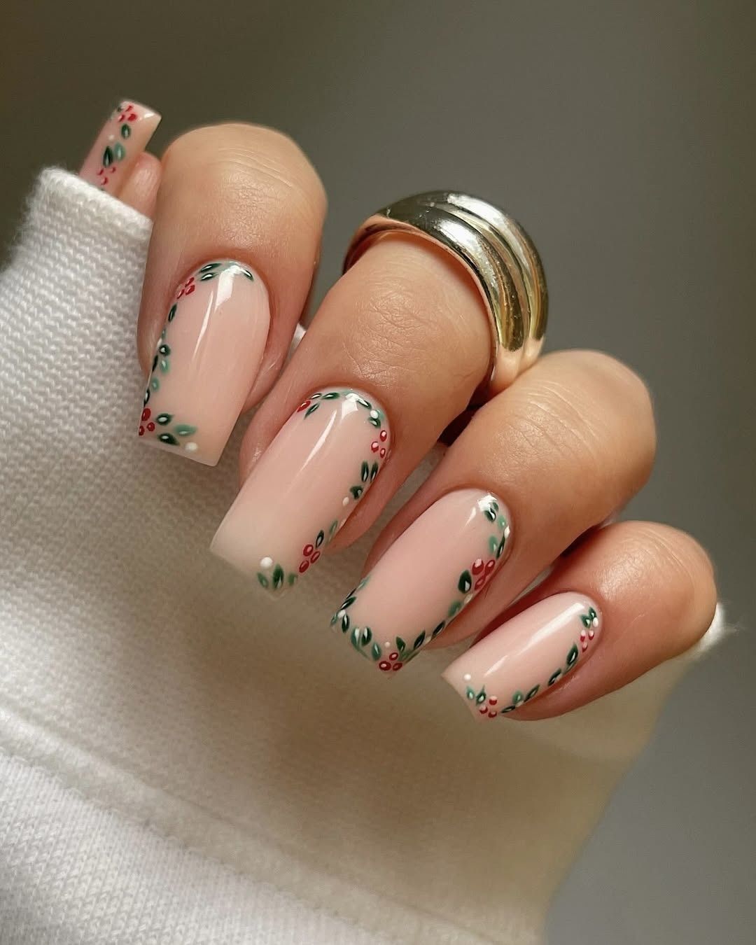 15 Neutral Christmas Nails That Are Definitely on the Nice List