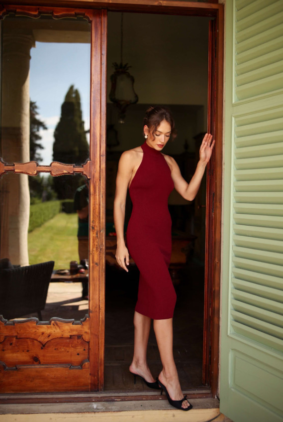 Burgundy Halter Neck Dress for an Elegant Dinner Burgundy Halter Neck Dress for an Elegant Dinner — Italian Restaurant Outfits 2027
