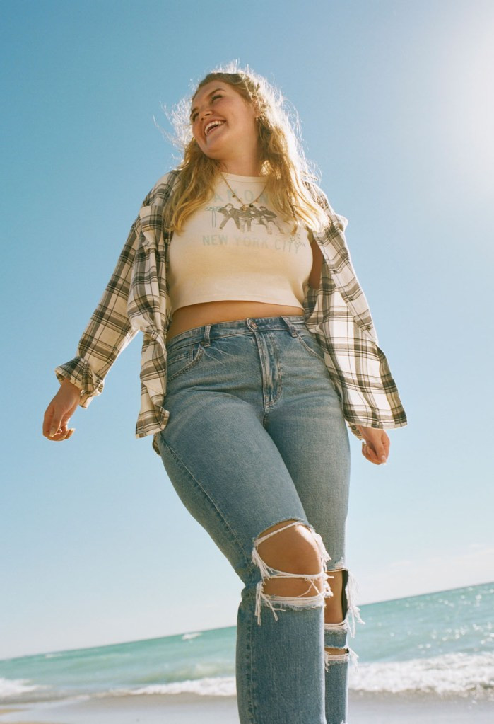 Ripped Mom Jeans: Beachside Layering Ripped Mom Jeans: Beachside Layering — Mom Jeans Outfits 2027 with Graphic Tee